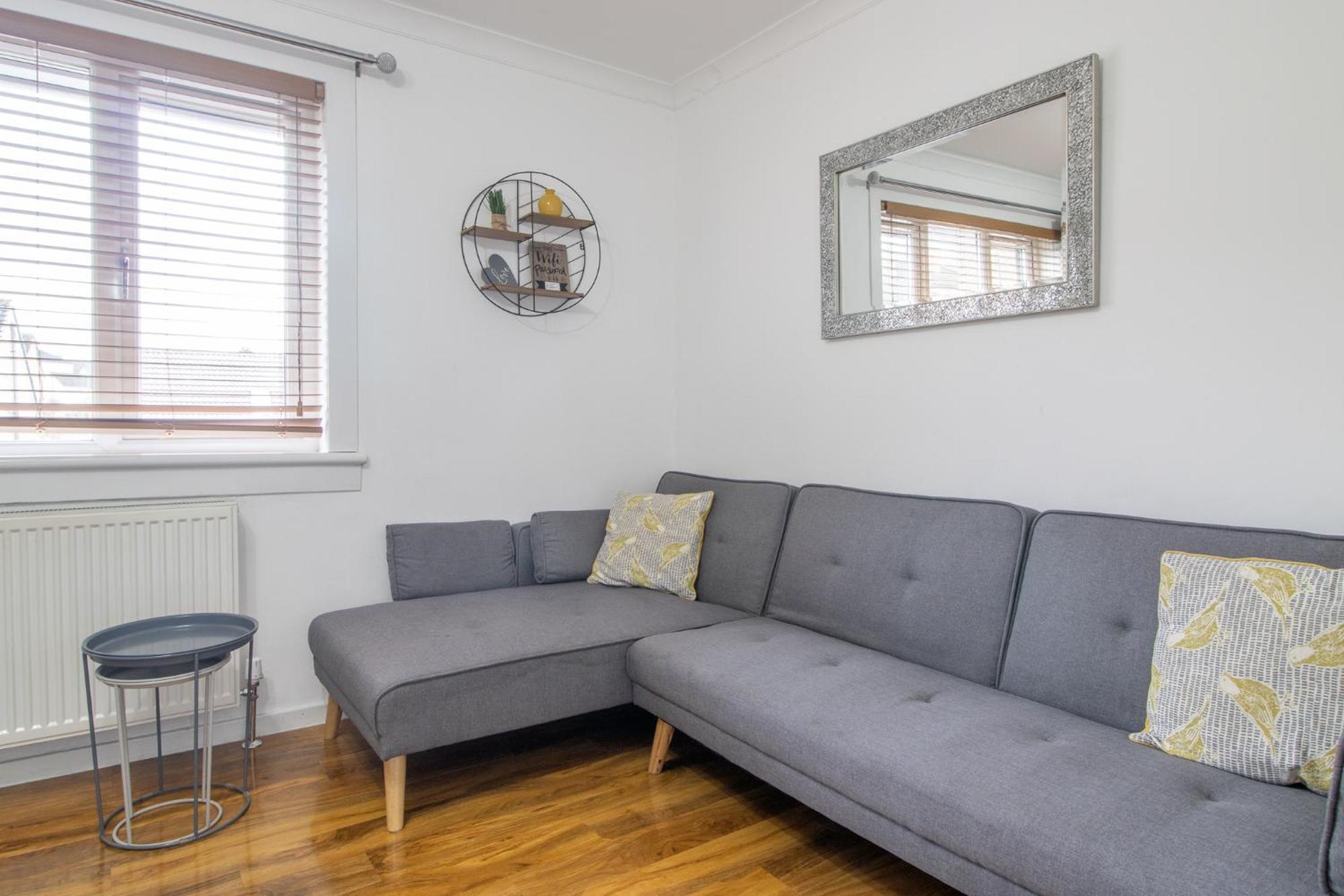1 Bed Apartment Central Hamilton Free Wifi With Great Transport Links To Glasgow Экстерьер фото