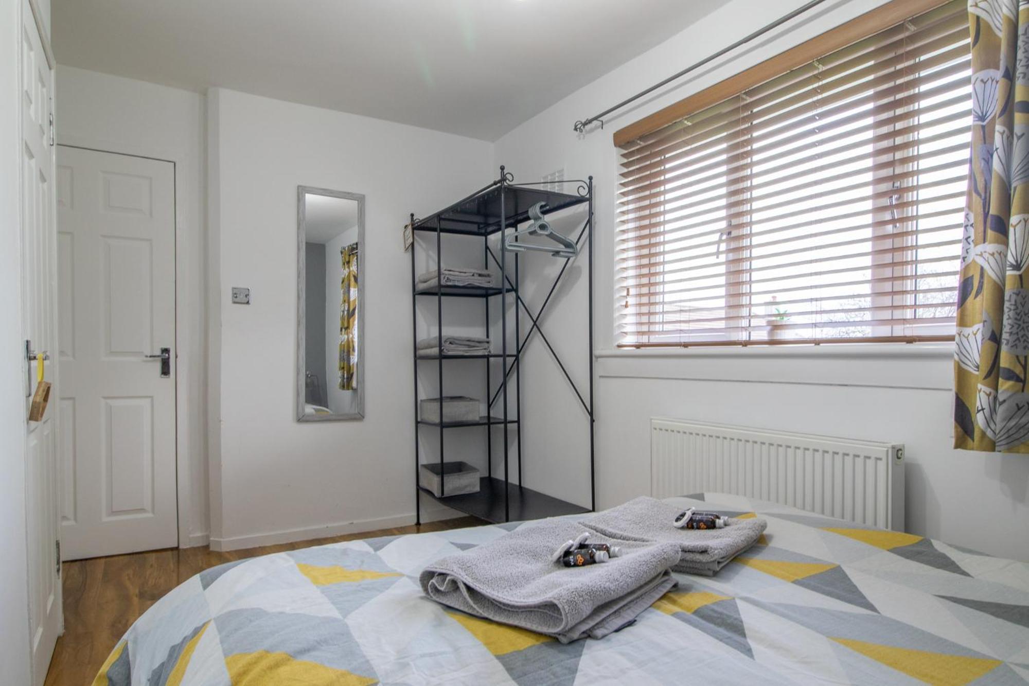 1 Bed Apartment Central Hamilton Free Wifi With Great Transport Links To Glasgow Экстерьер фото