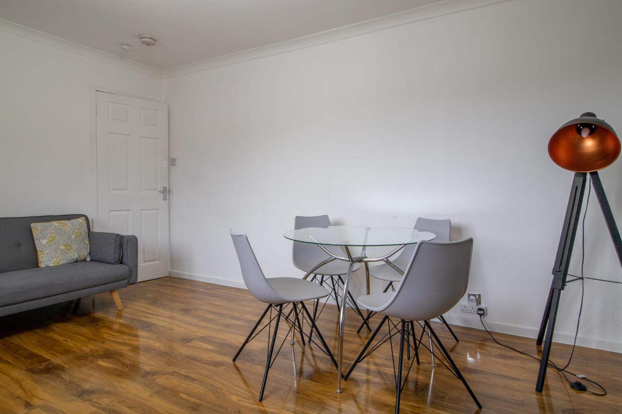 1 Bed Apartment Central Hamilton Free Wifi With Great Transport Links To Glasgow Экстерьер фото