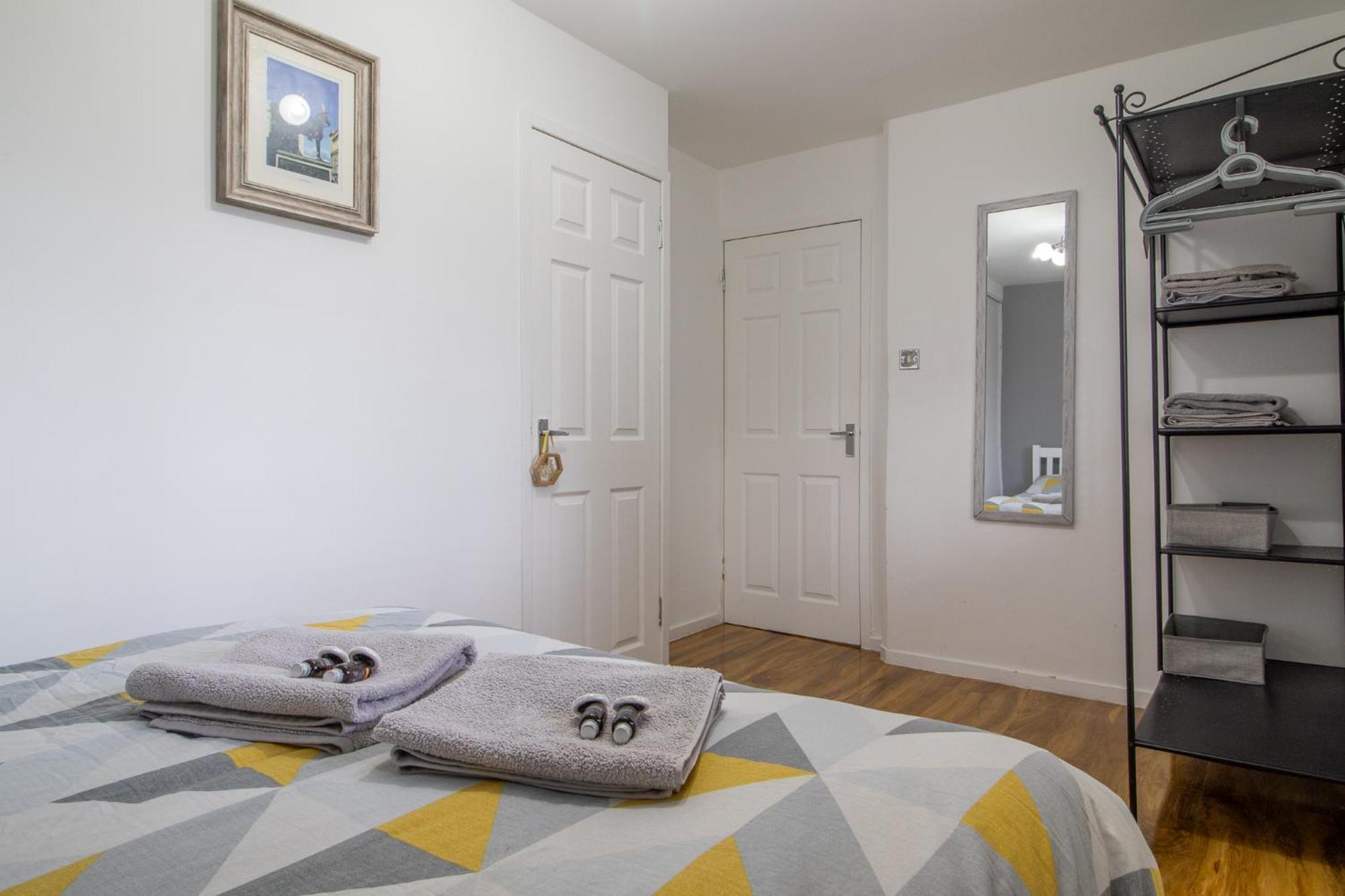 1 Bed Apartment Central Hamilton Free Wifi With Great Transport Links To Glasgow Экстерьер фото