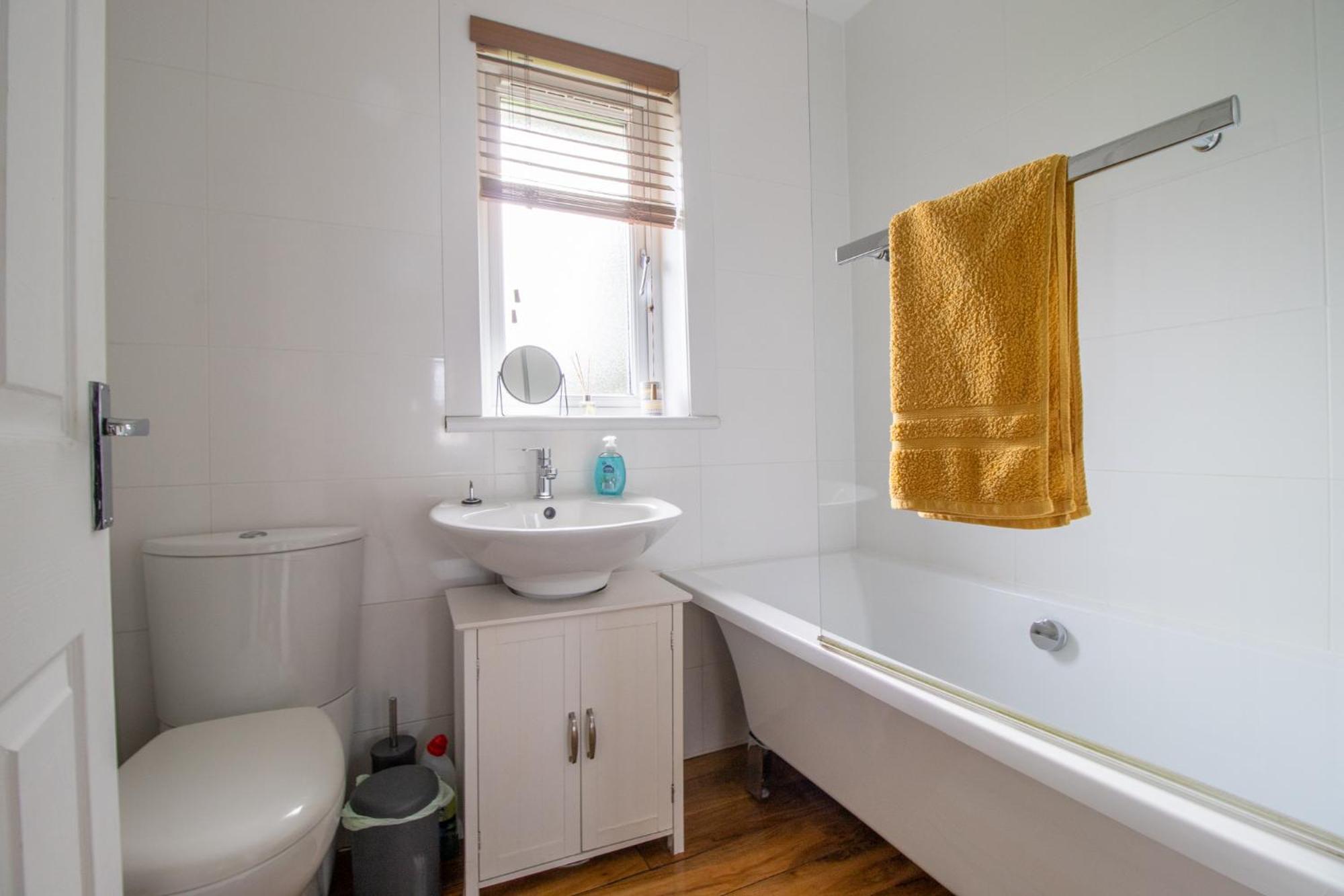 1 Bed Apartment Central Hamilton Free Wifi With Great Transport Links To Glasgow Экстерьер фото